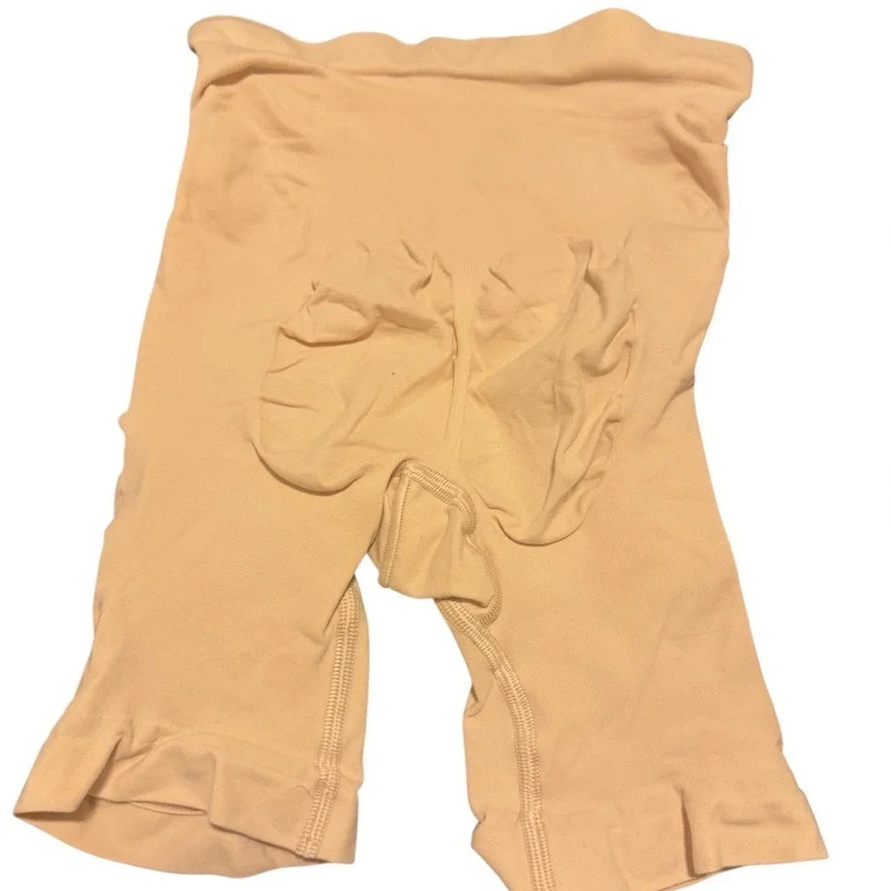 SKIMS Sculpting Shorts Size Small NWOT